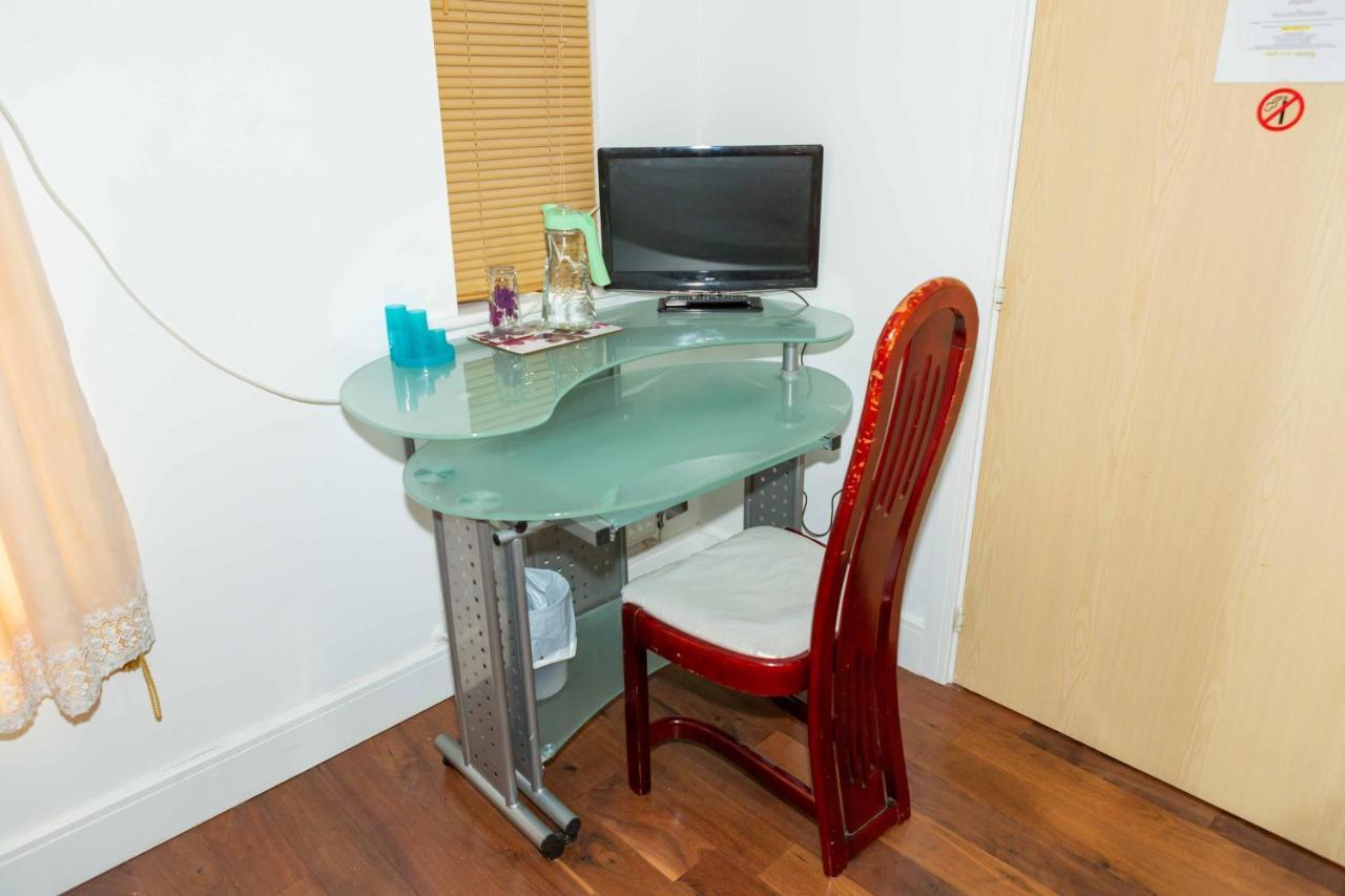 Benjamin Guest House Yiewsley المظهر الخارجي الصورة