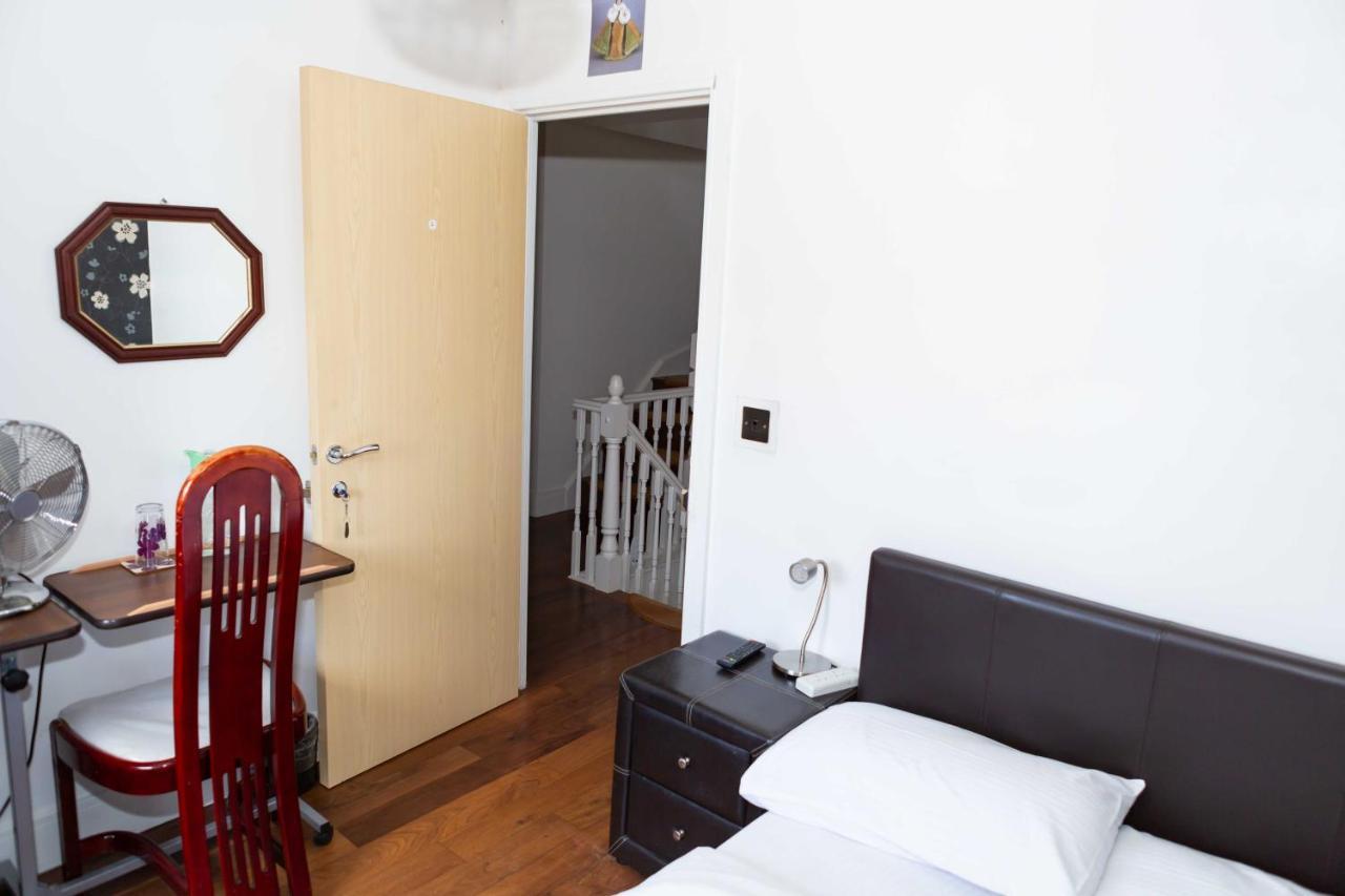 Benjamin Guest House Yiewsley المظهر الخارجي الصورة