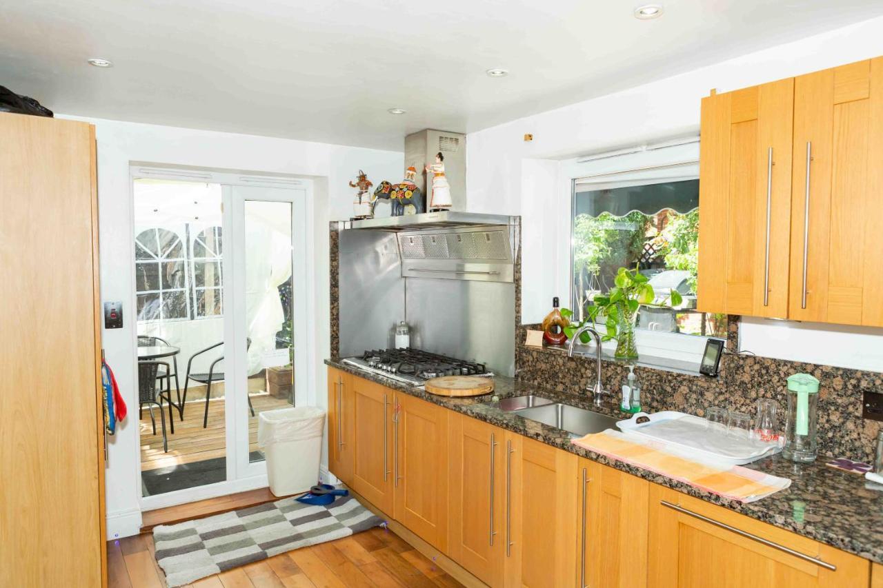 Benjamin Guest House Yiewsley المظهر الخارجي الصورة