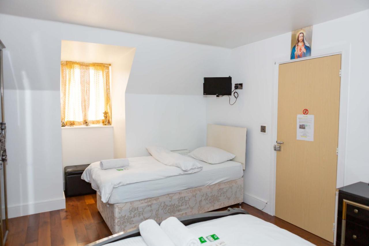 Benjamin Guest House Yiewsley المظهر الخارجي الصورة