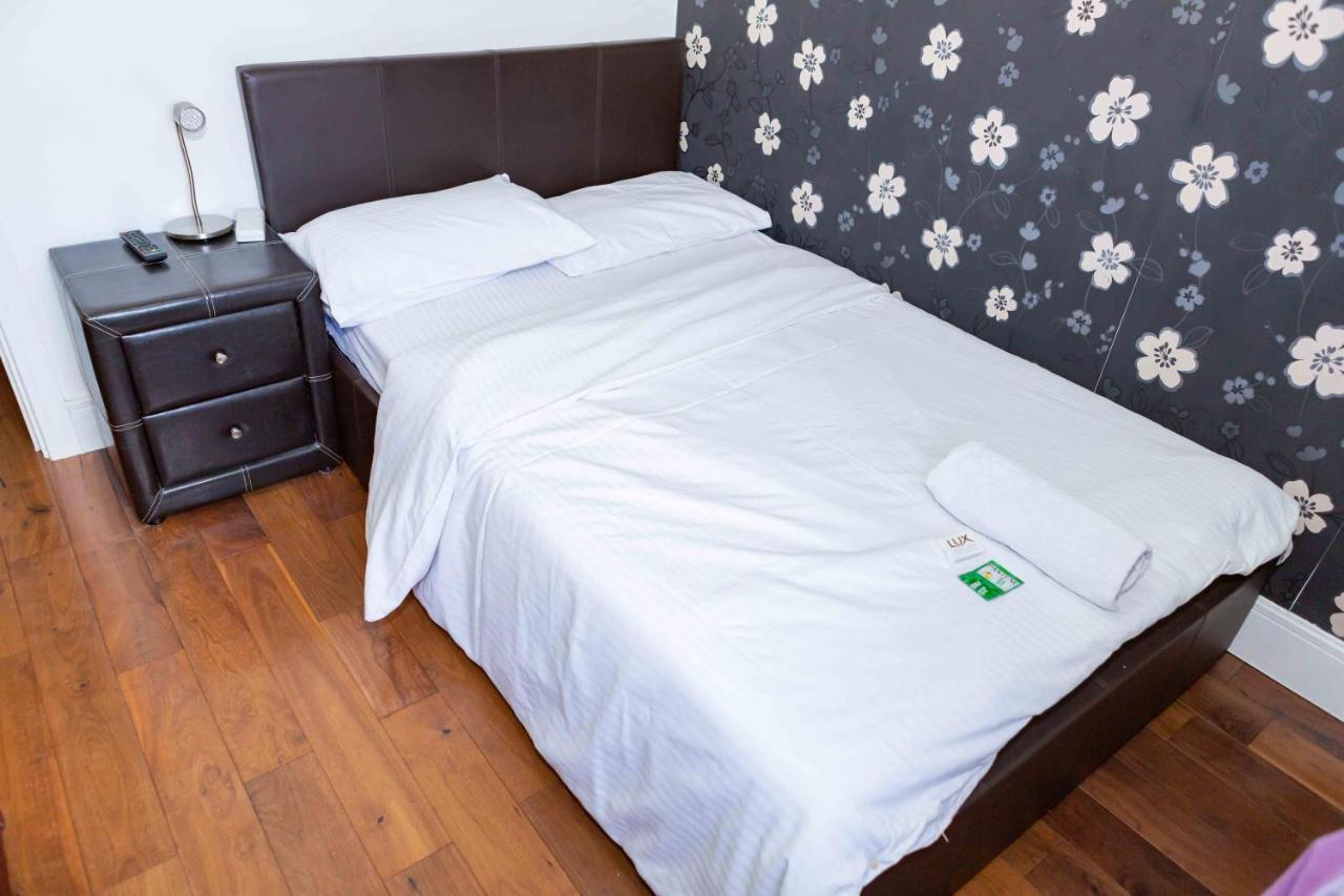 Benjamin Guest House Yiewsley المظهر الخارجي الصورة