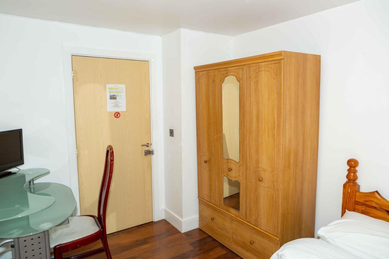 Benjamin Guest House Yiewsley المظهر الخارجي الصورة