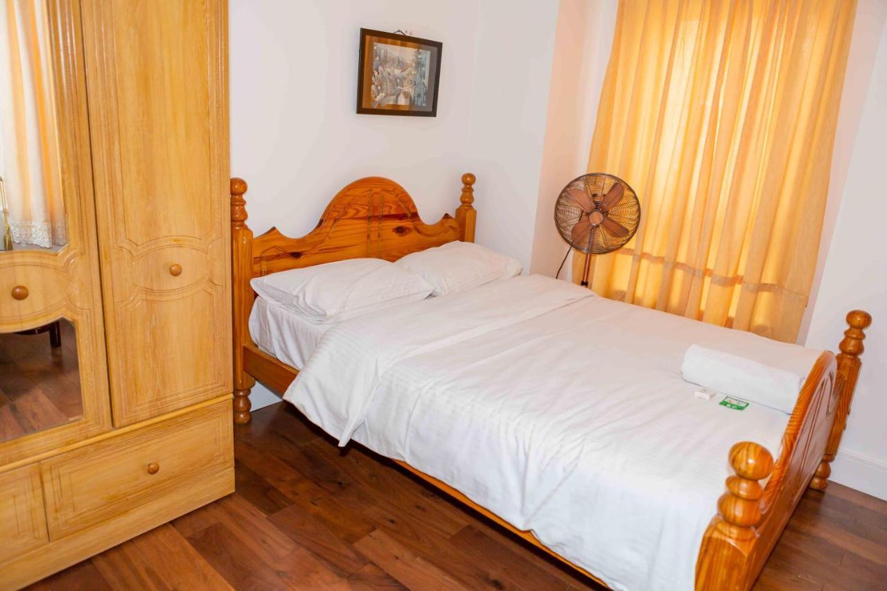 Benjamin Guest House Yiewsley المظهر الخارجي الصورة