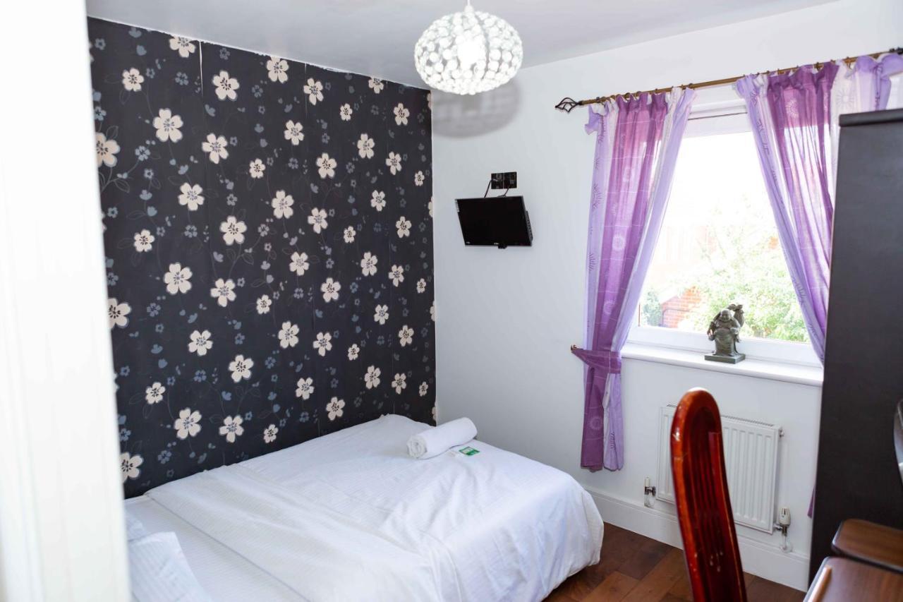 Benjamin Guest House Yiewsley المظهر الخارجي الصورة