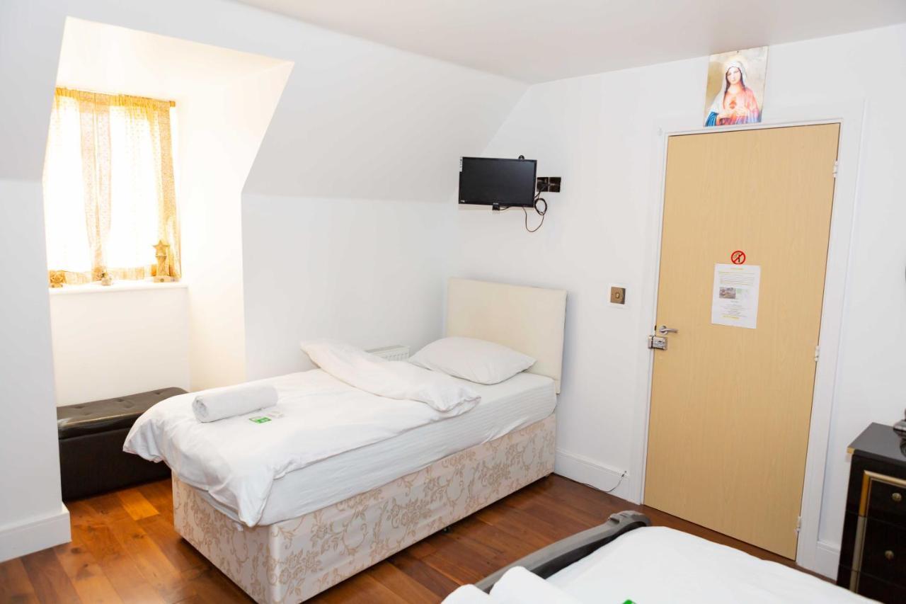 Benjamin Guest House Yiewsley المظهر الخارجي الصورة