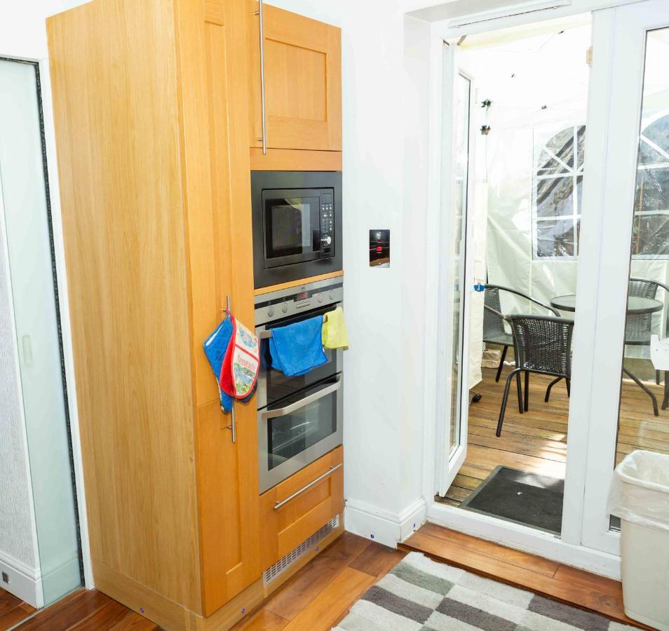Benjamin Guest House Yiewsley المظهر الخارجي الصورة