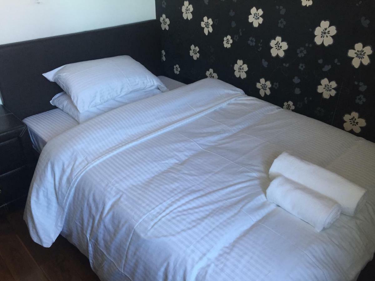 Benjamin Guest House Yiewsley المظهر الخارجي الصورة
