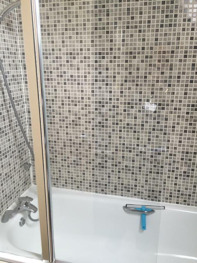 Benjamin Guest House Yiewsley المظهر الخارجي الصورة