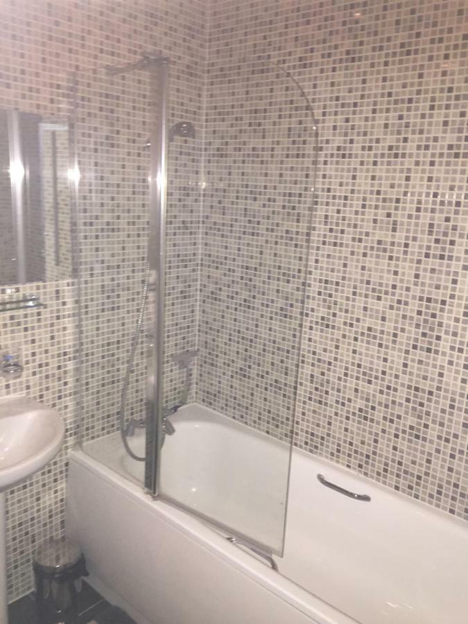 Benjamin Guest House Yiewsley المظهر الخارجي الصورة